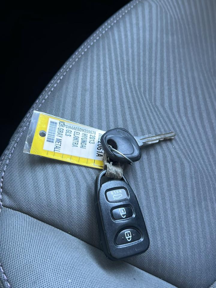 Hyundai Elantra  2013