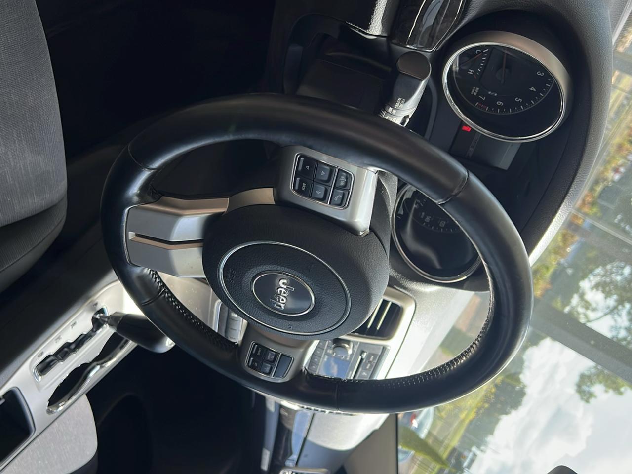 Jeep Grand Cherokee  2011