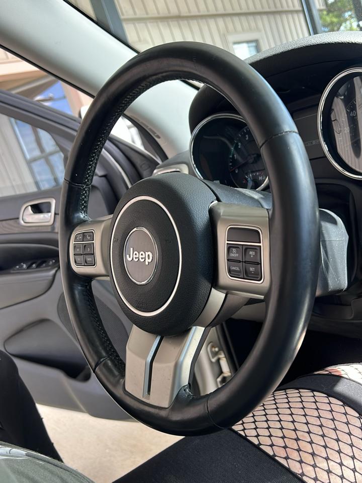 Jeep Grand Cherokee  2011