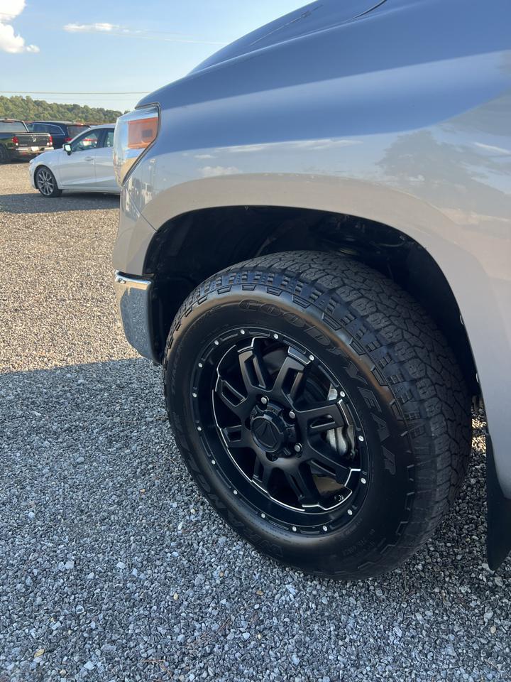 Toyota Tundra  2016