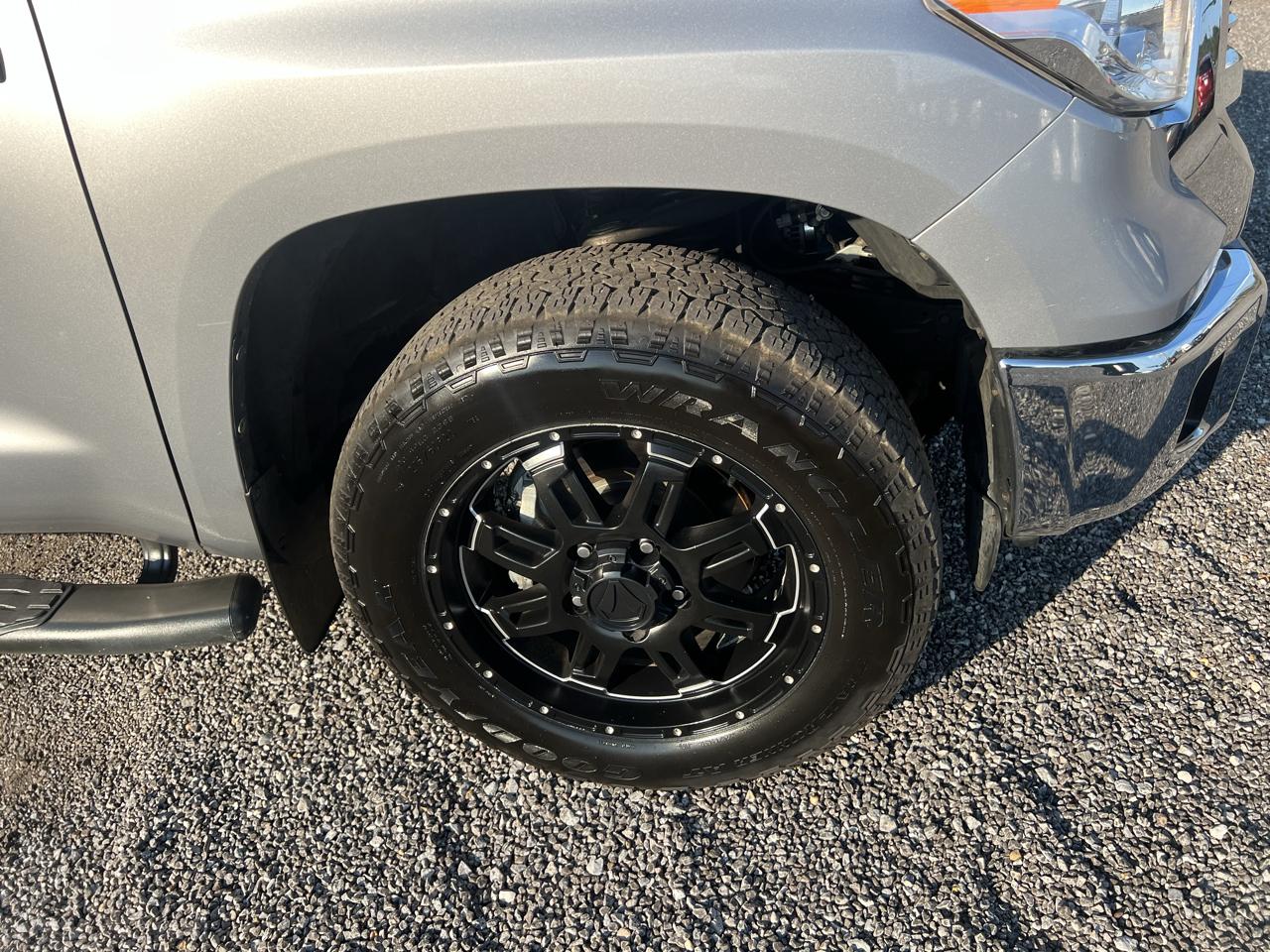 Toyota Tundra  2016