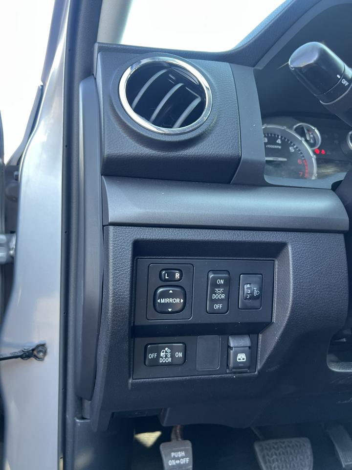 Toyota Tundra  2016