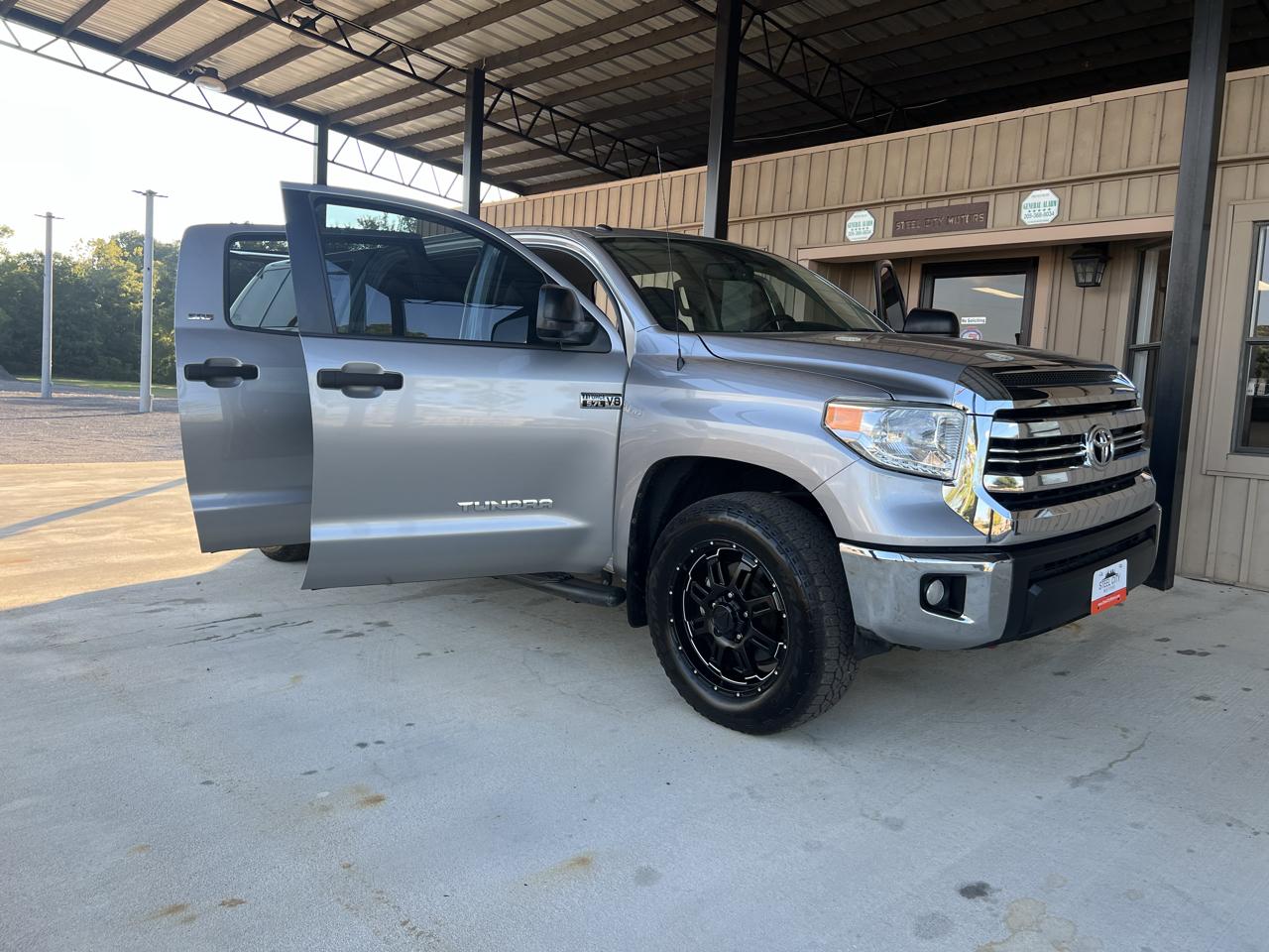 Toyota Tundra  2016