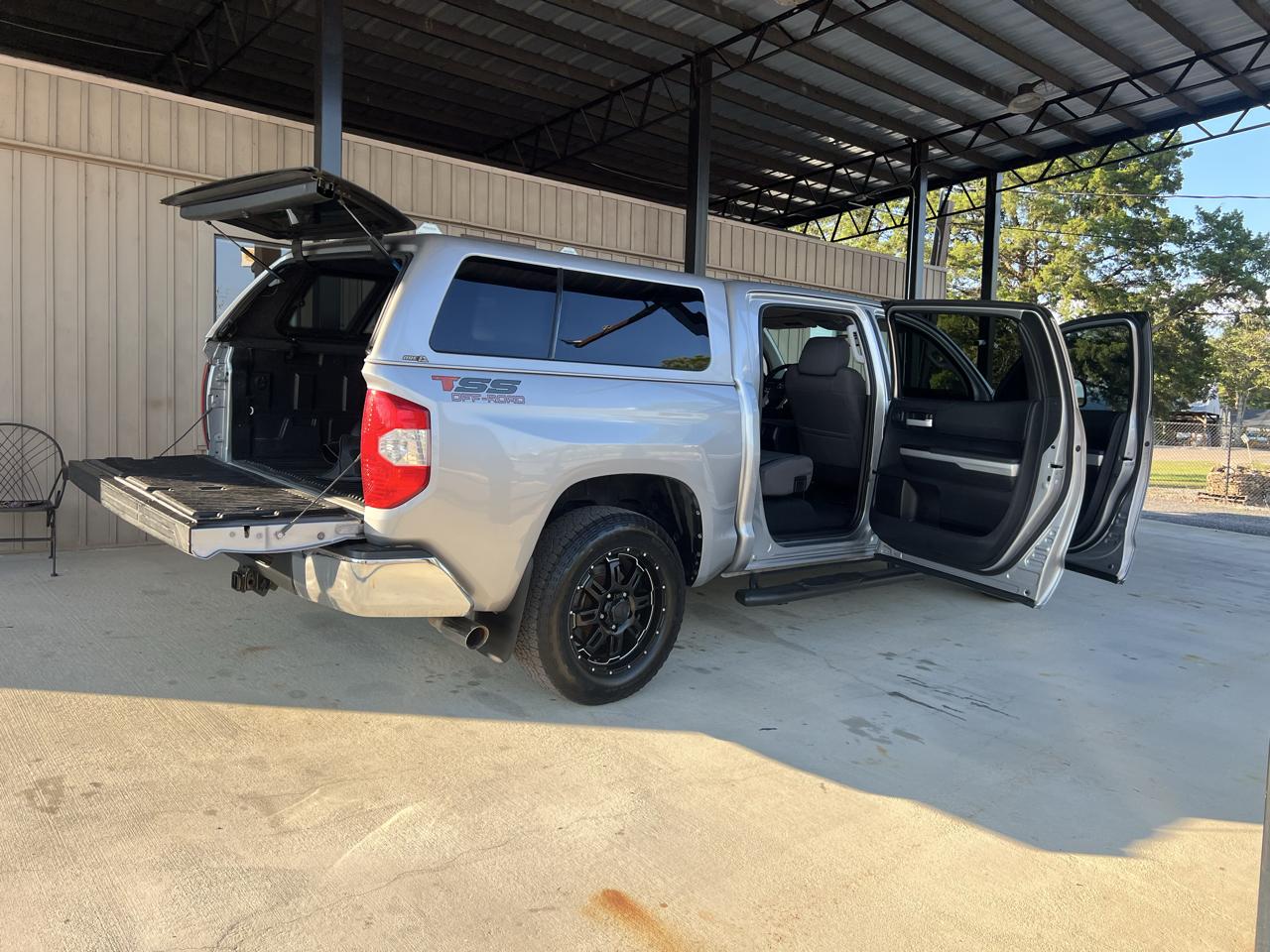Toyota Tundra  2016