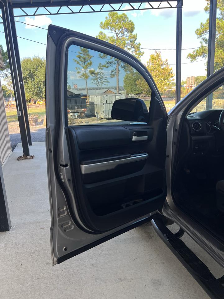 Toyota Tundra  2016