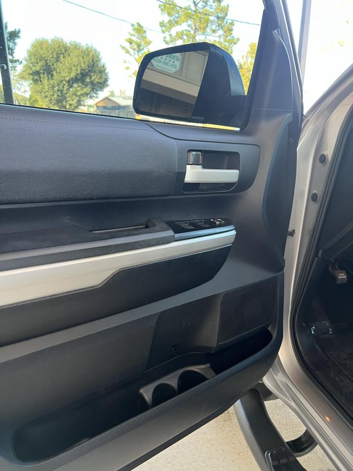 Toyota Tundra  2016