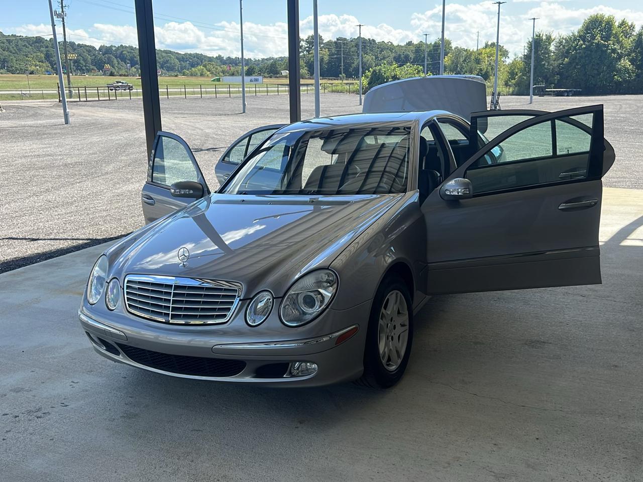 Mercedes-Benz E-Class  2004