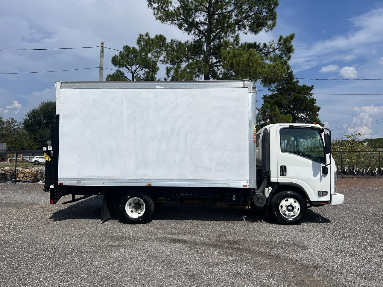 Isuzu NPR  2019