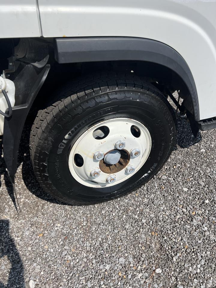 Isuzu NPR  2019