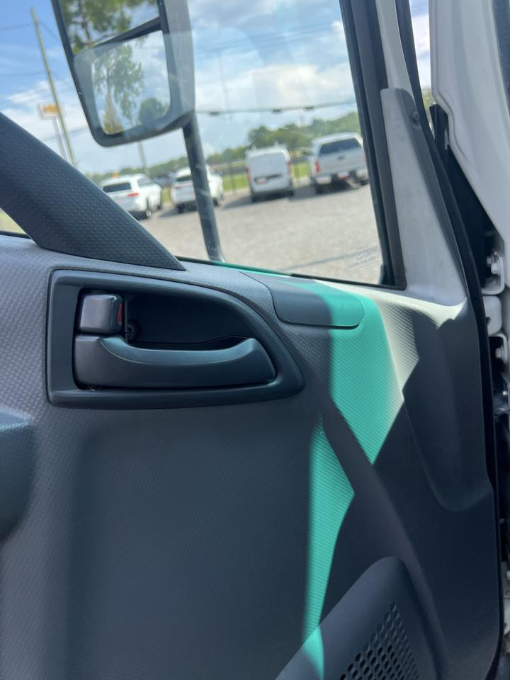 Isuzu NPR  2019