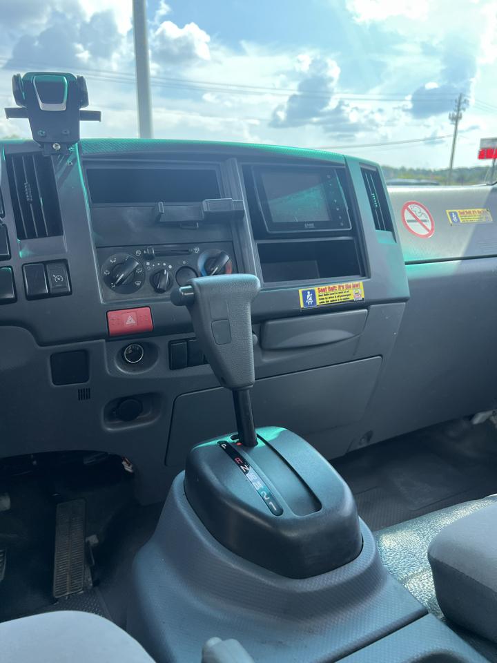 Isuzu NPR  2019