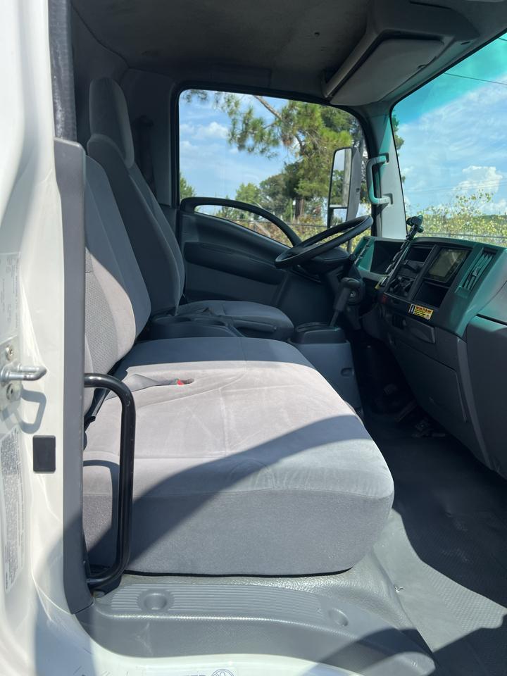 Isuzu NPR  2019