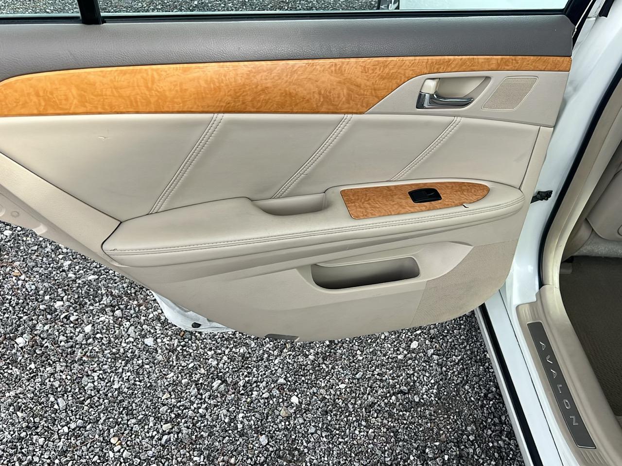 Toyota Avalon  2007