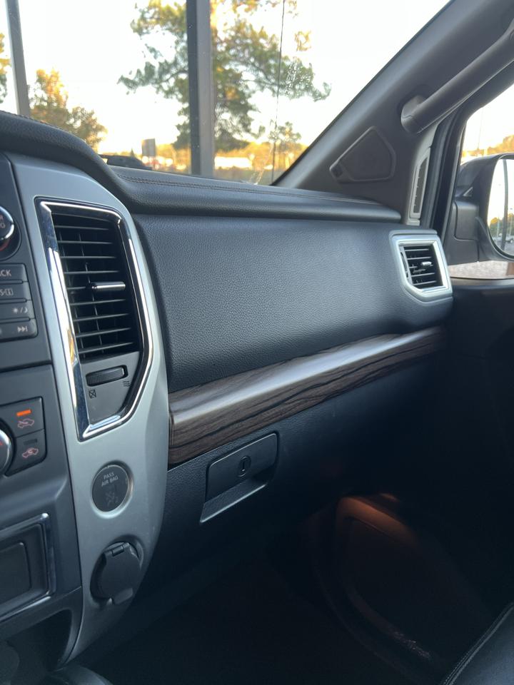 Nissan Titan  2017