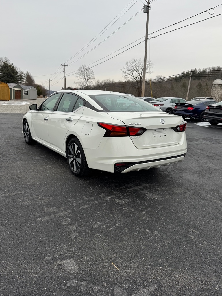 Nissan Altima  2021