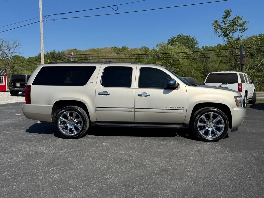 Chevrolet Suburban  2013