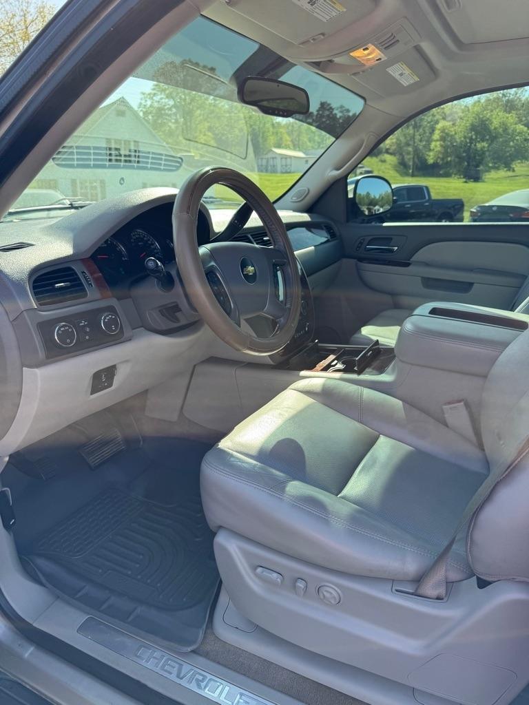 Chevrolet Suburban  2013