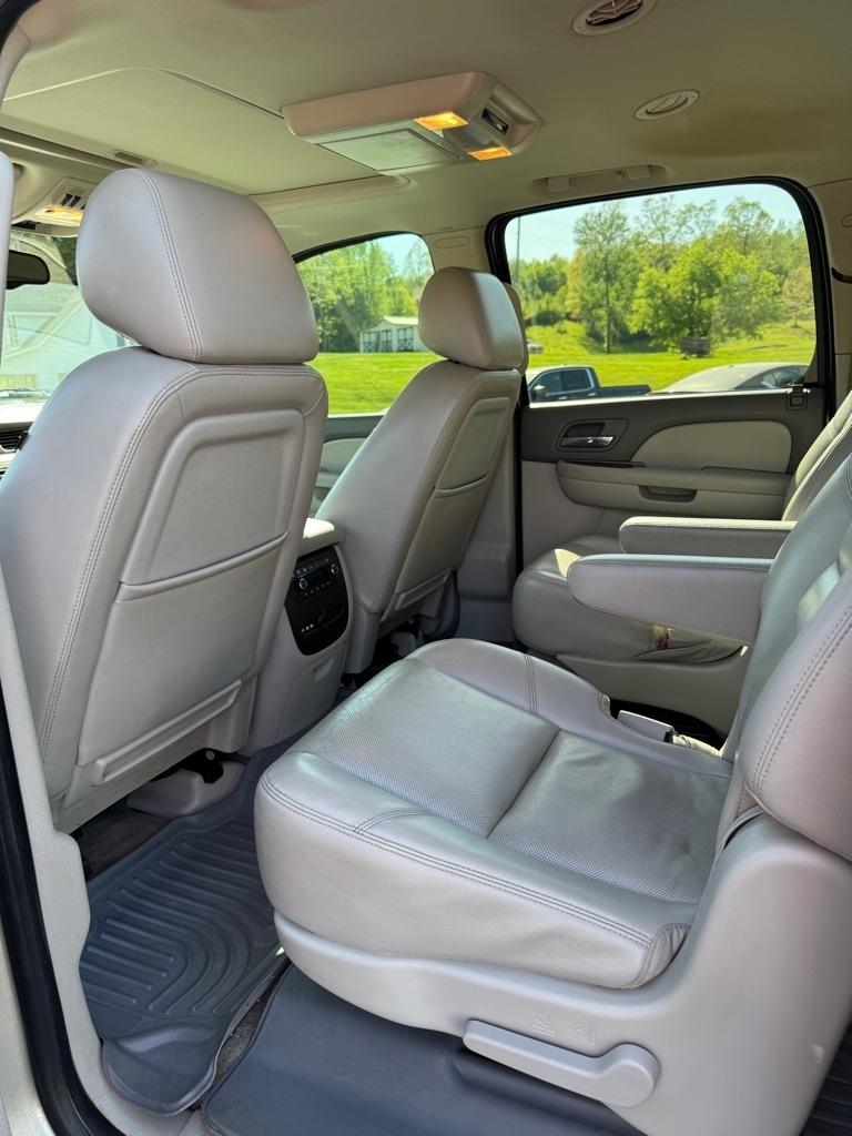 Chevrolet Suburban  2013