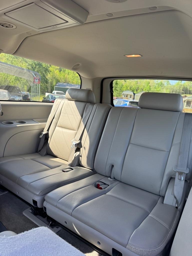 Chevrolet Suburban  2013