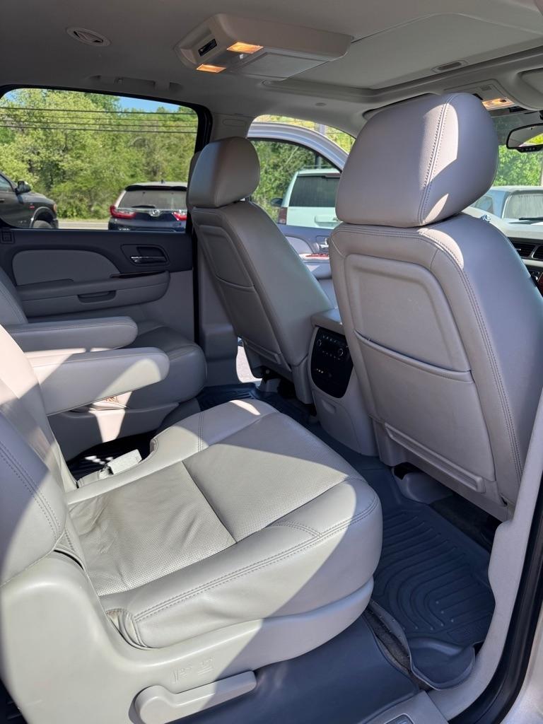 Chevrolet Suburban  2013