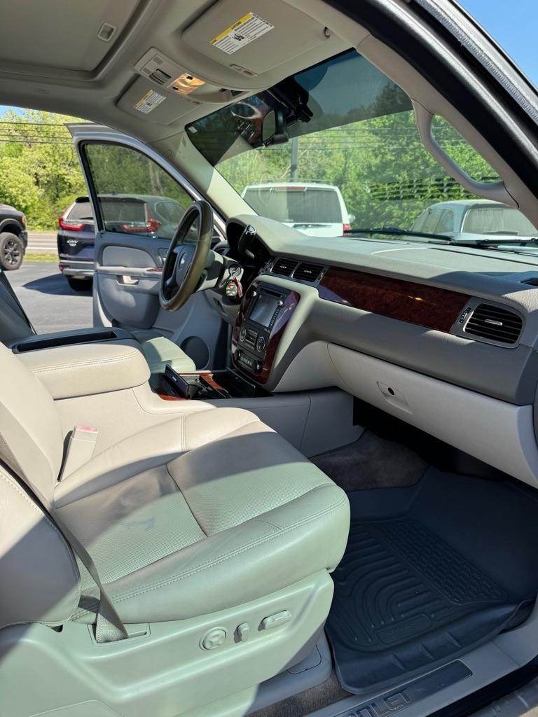 Chevrolet Suburban  2013