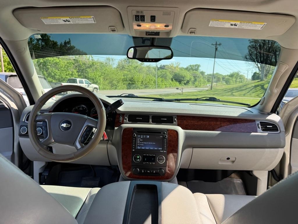 Chevrolet Suburban  2013