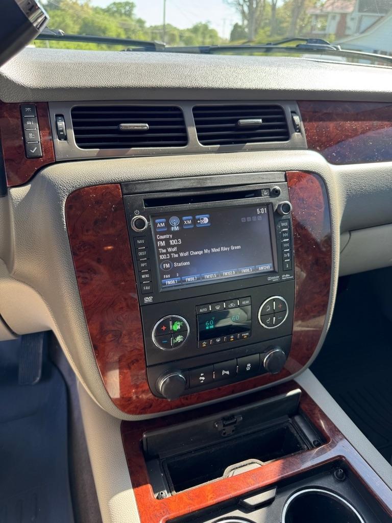 Chevrolet Suburban  2013