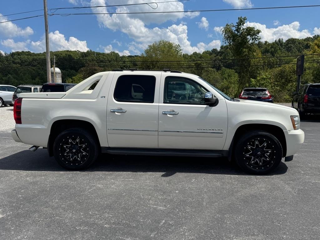 Chevrolet Avalanche  2012