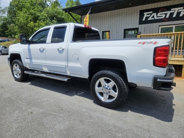 2015 Chevrolet Silverado 2500HD LT photo 3