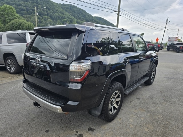 2018 Toyota 4Runner TRD Off-Road Premium photo 2