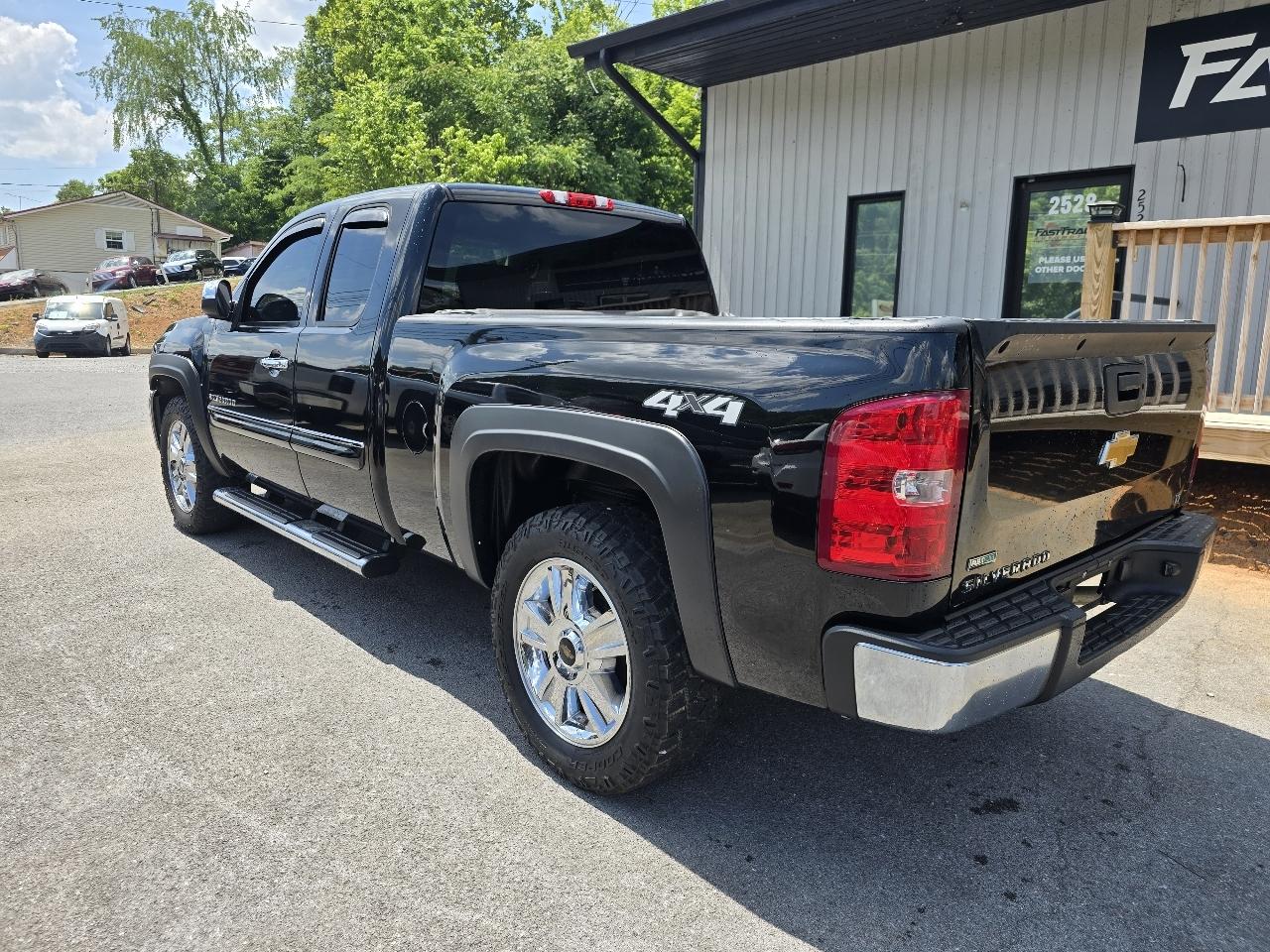 View vehicle photo 2