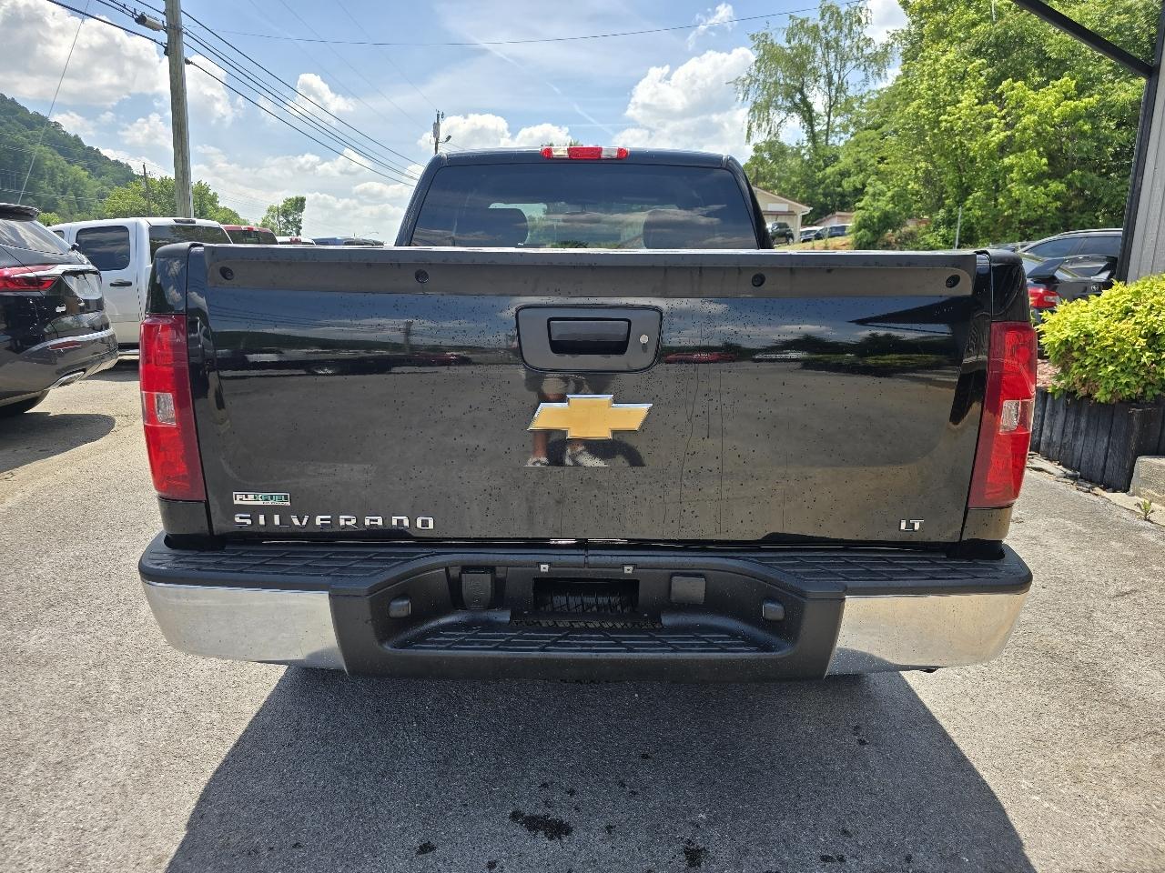 View vehicle photo 3