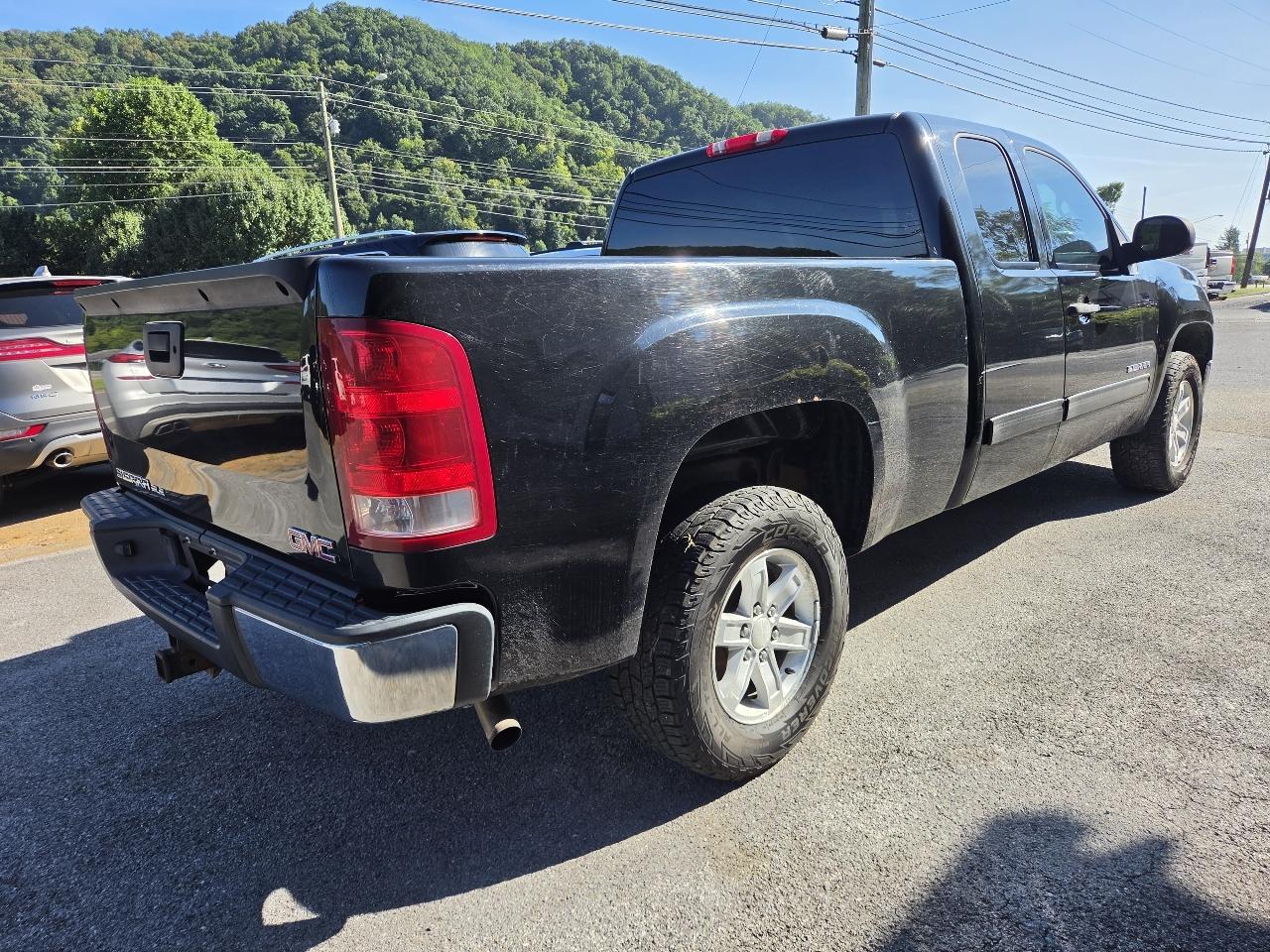 GMC Sierra 1500 SLE Ext. Cab 4WD 2011