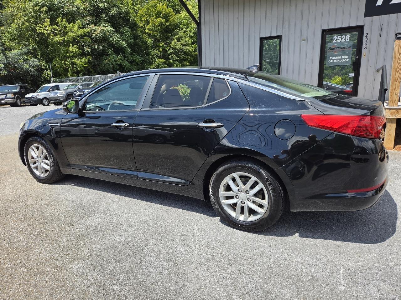 Kia Optima LX MT 2013