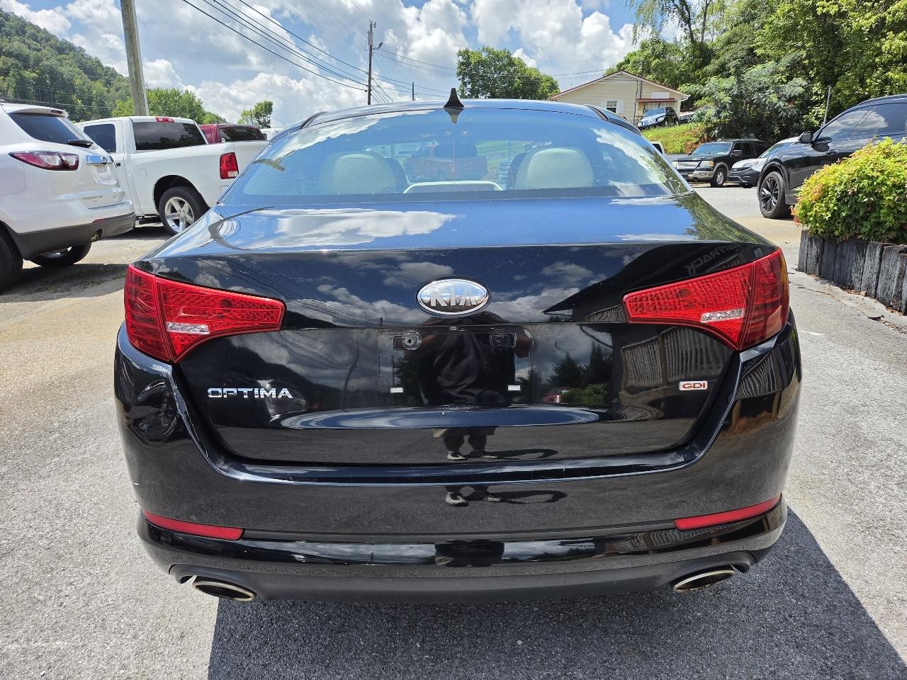 Kia Optima LX MT 2013