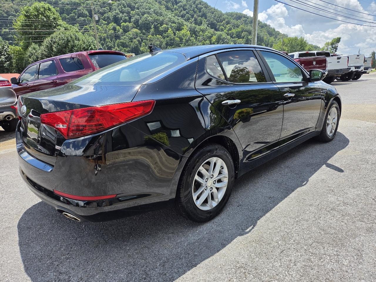 Kia Optima LX MT 2013