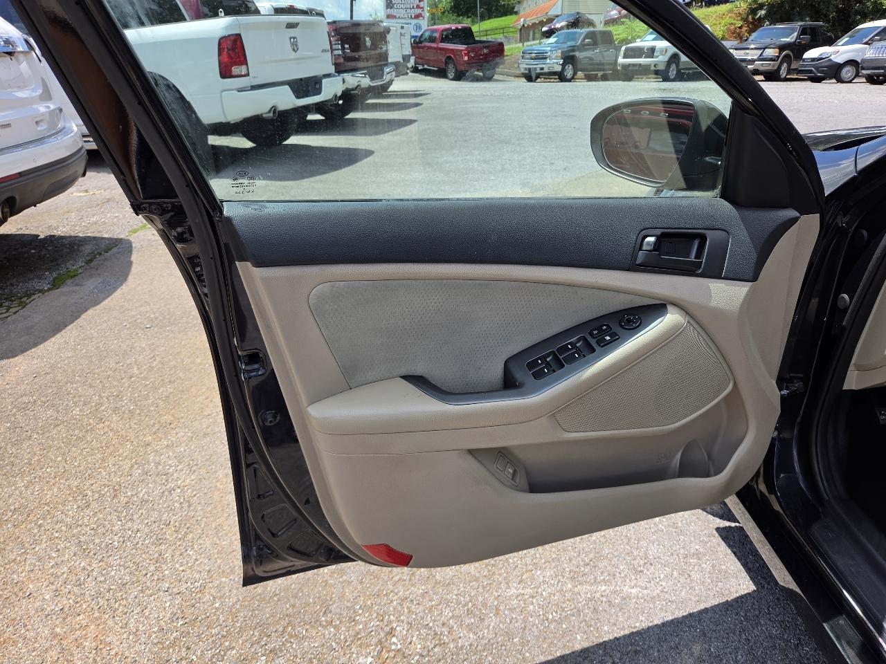 Kia Optima LX MT 2013