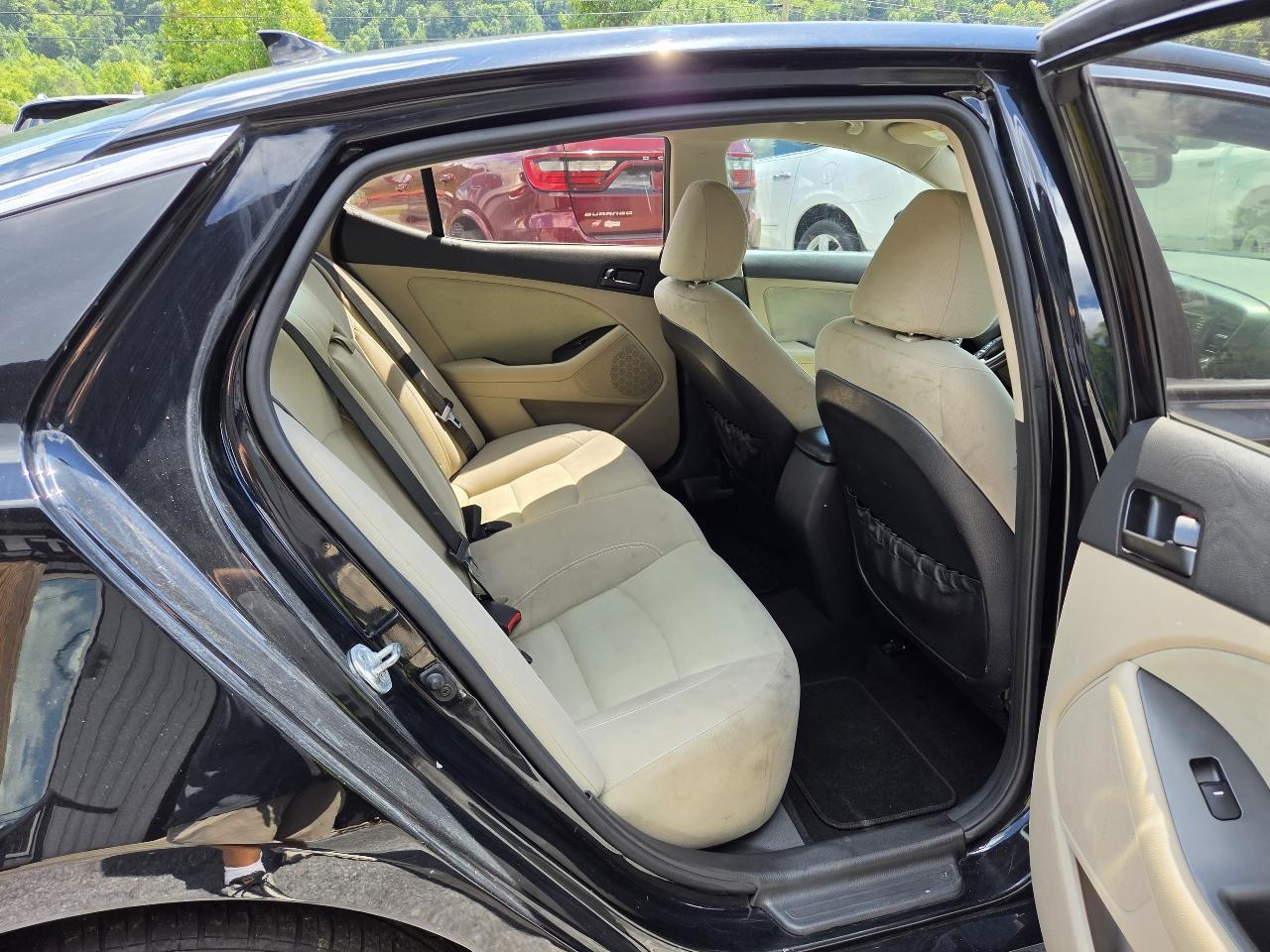 Kia Optima LX MT 2013