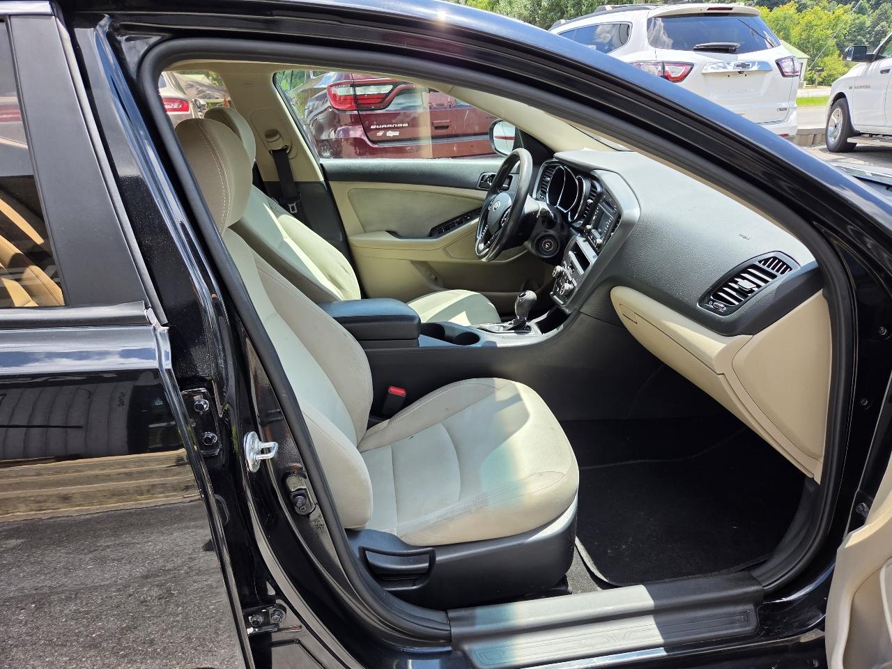 Kia Optima LX MT 2013