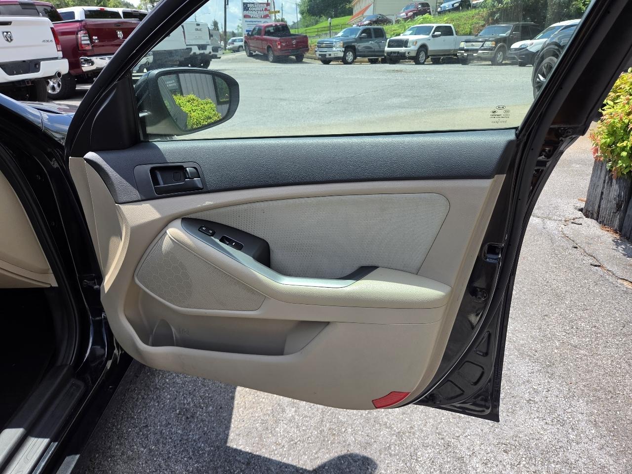 Kia Optima LX MT 2013