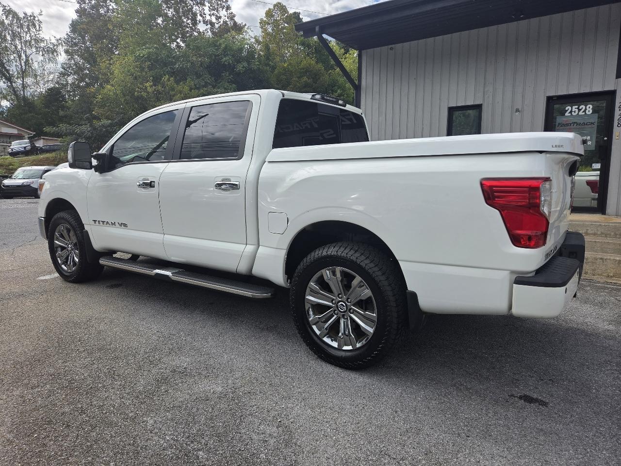 Nissan Titan SL Crew Cab 4WD 2019
