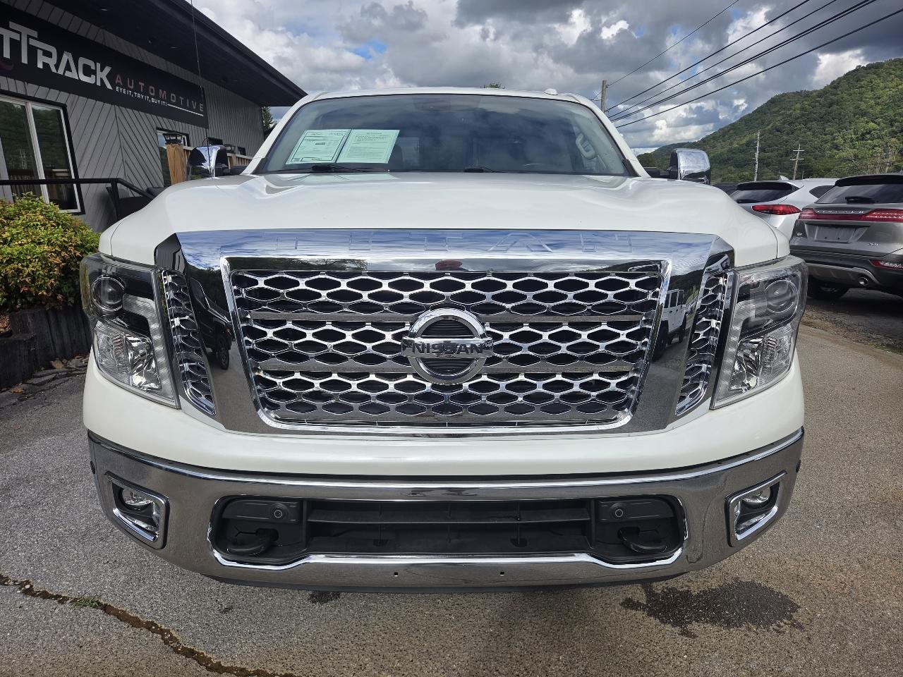 Nissan Titan SL Crew Cab 4WD 2019