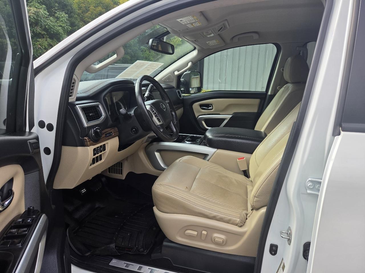 Nissan Titan SL Crew Cab 4WD 2019