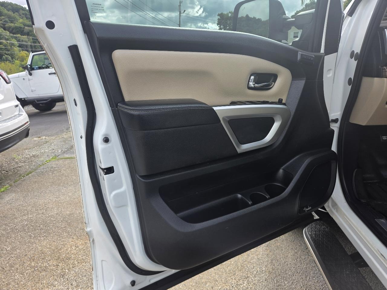 Nissan Titan SL Crew Cab 4WD 2019