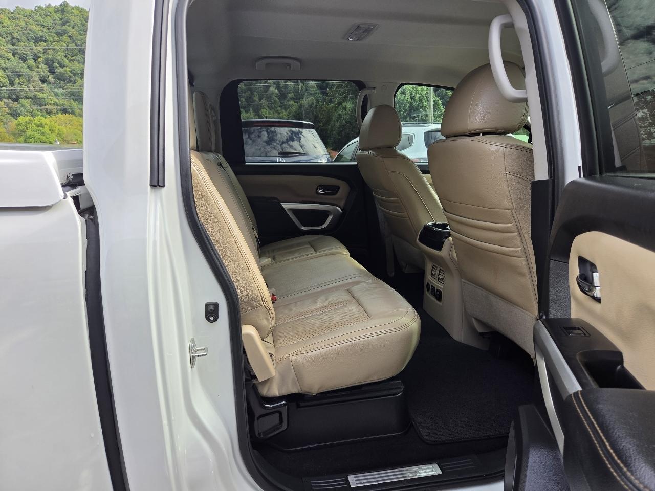 Nissan Titan SL Crew Cab 4WD 2019