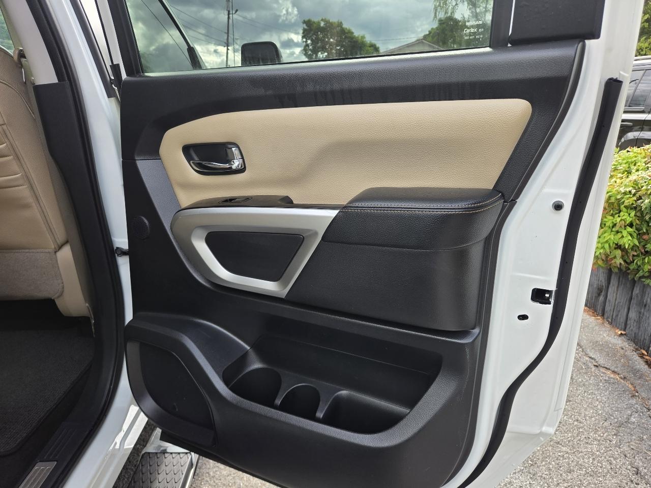 Nissan Titan SL Crew Cab 4WD 2019