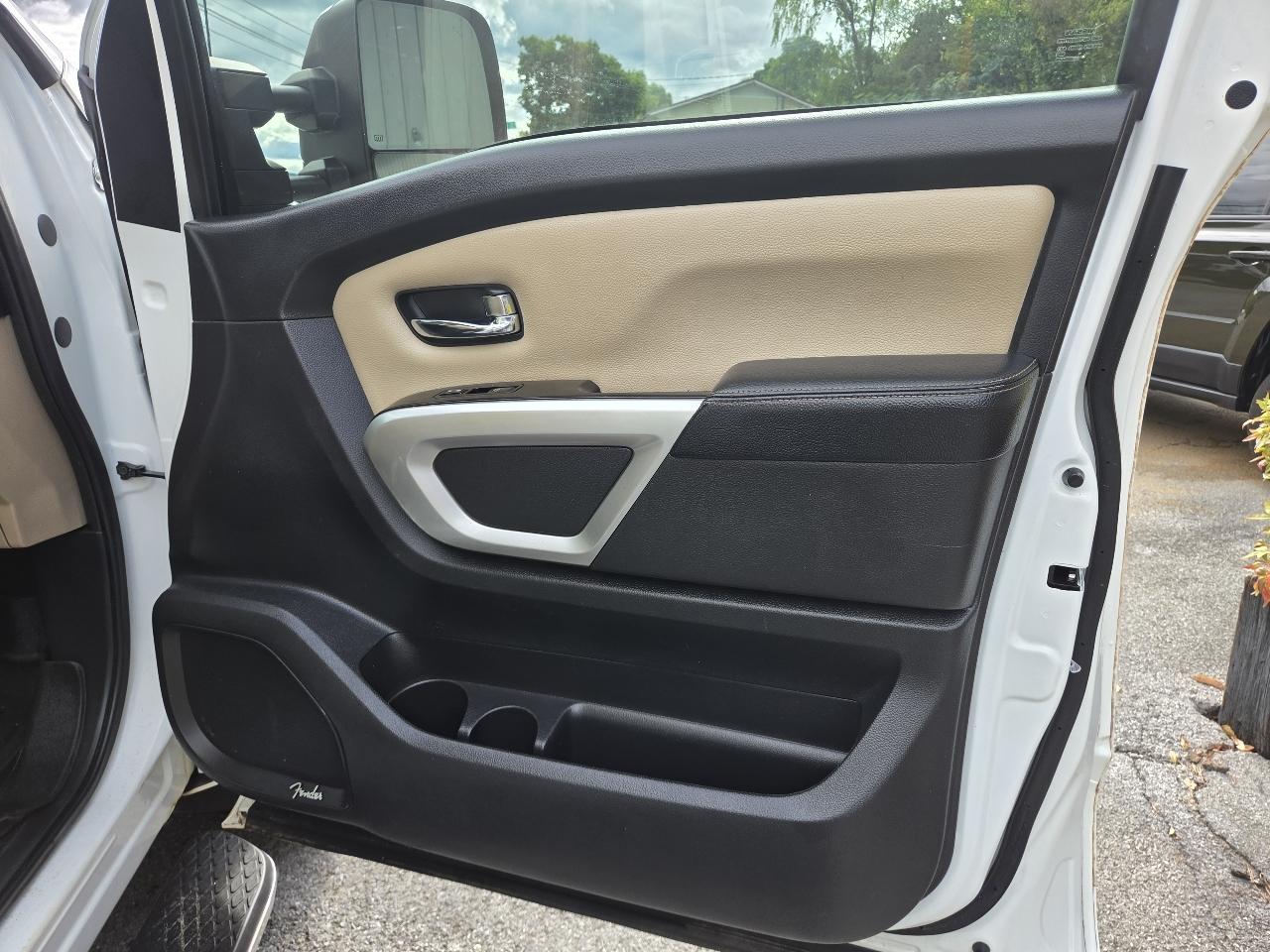 Nissan Titan SL Crew Cab 4WD 2019
