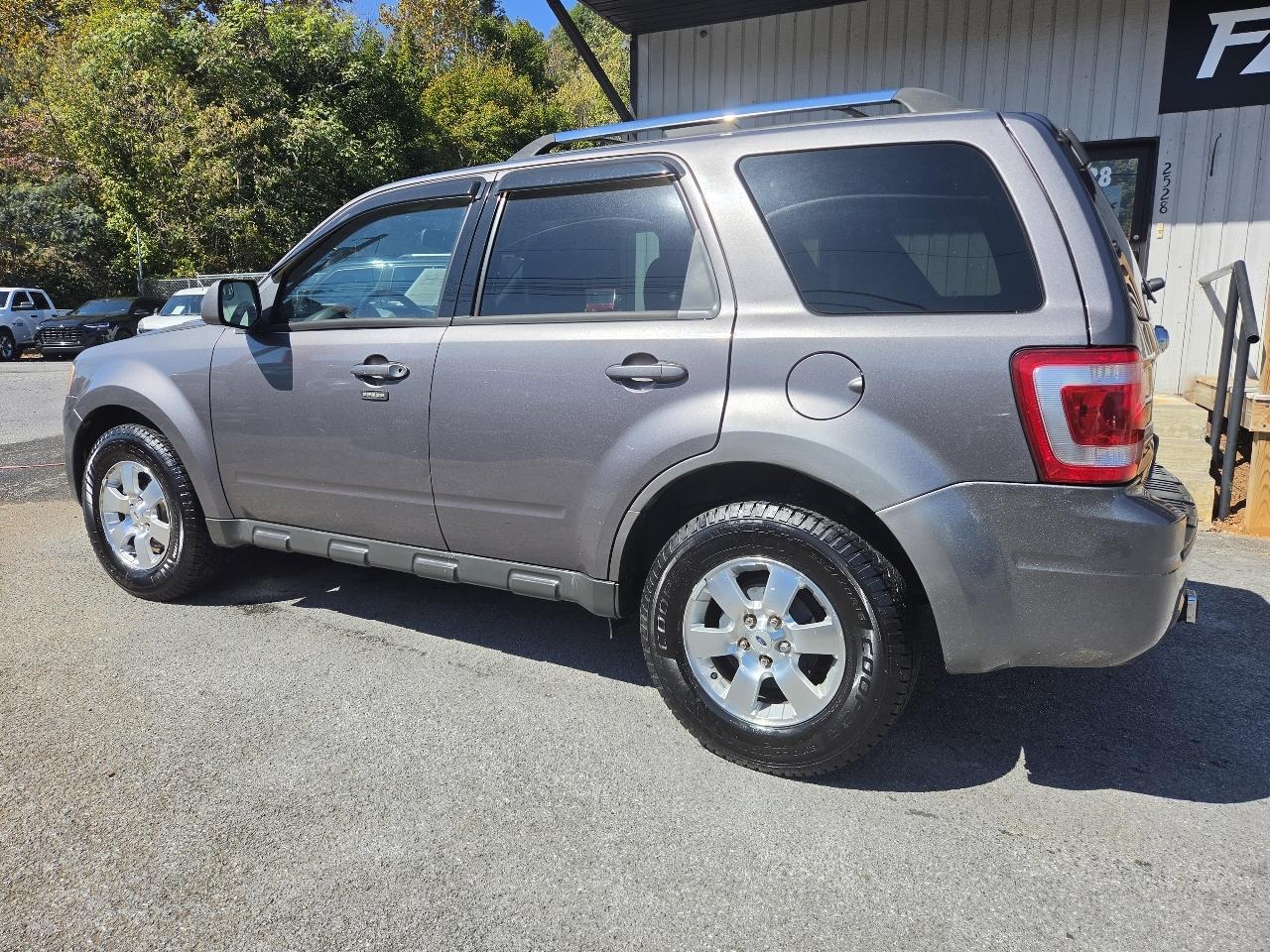Ford Escape photo 2
