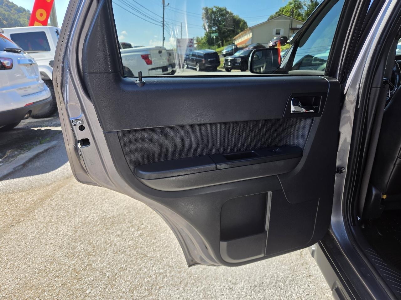 Ford Escape photo 8