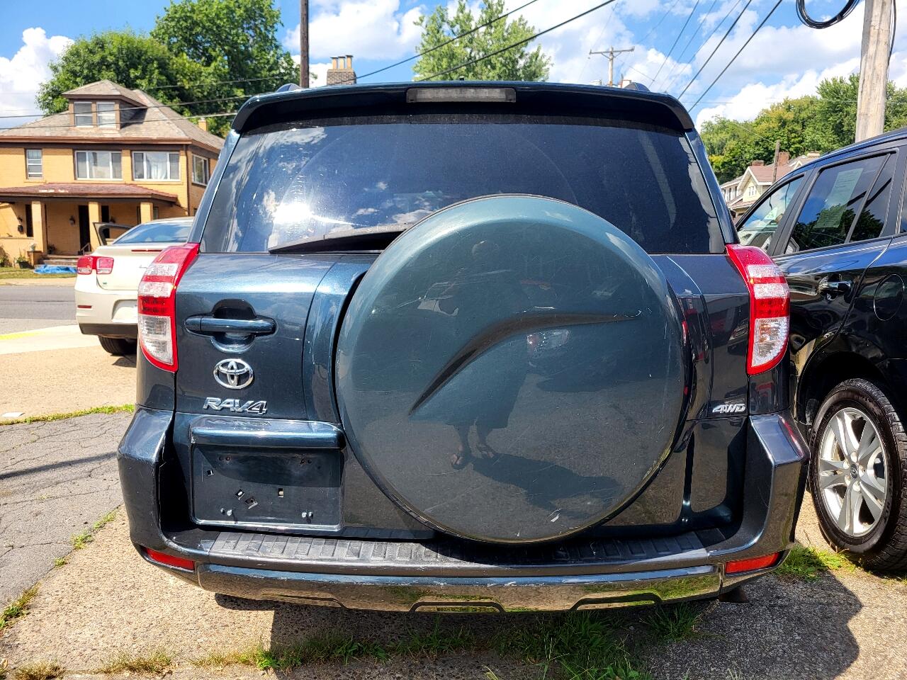 Toyota RAV4 Base I4 4WD 2011 Toyota RAV4 Base I4 4WD 2011